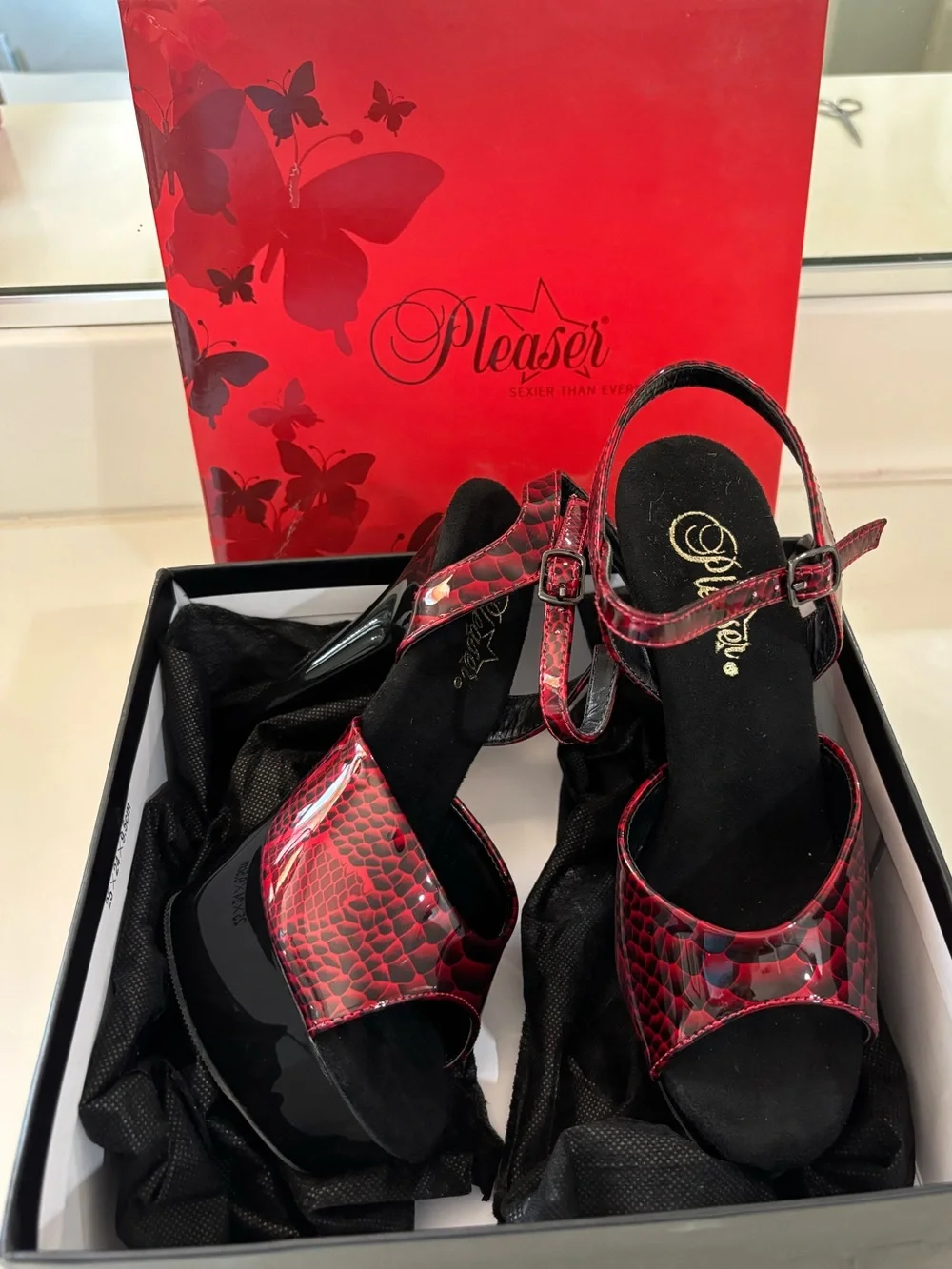 NWT Pleaser Delight Stiletto Pumps Red Snake Skin Women’s Size 7